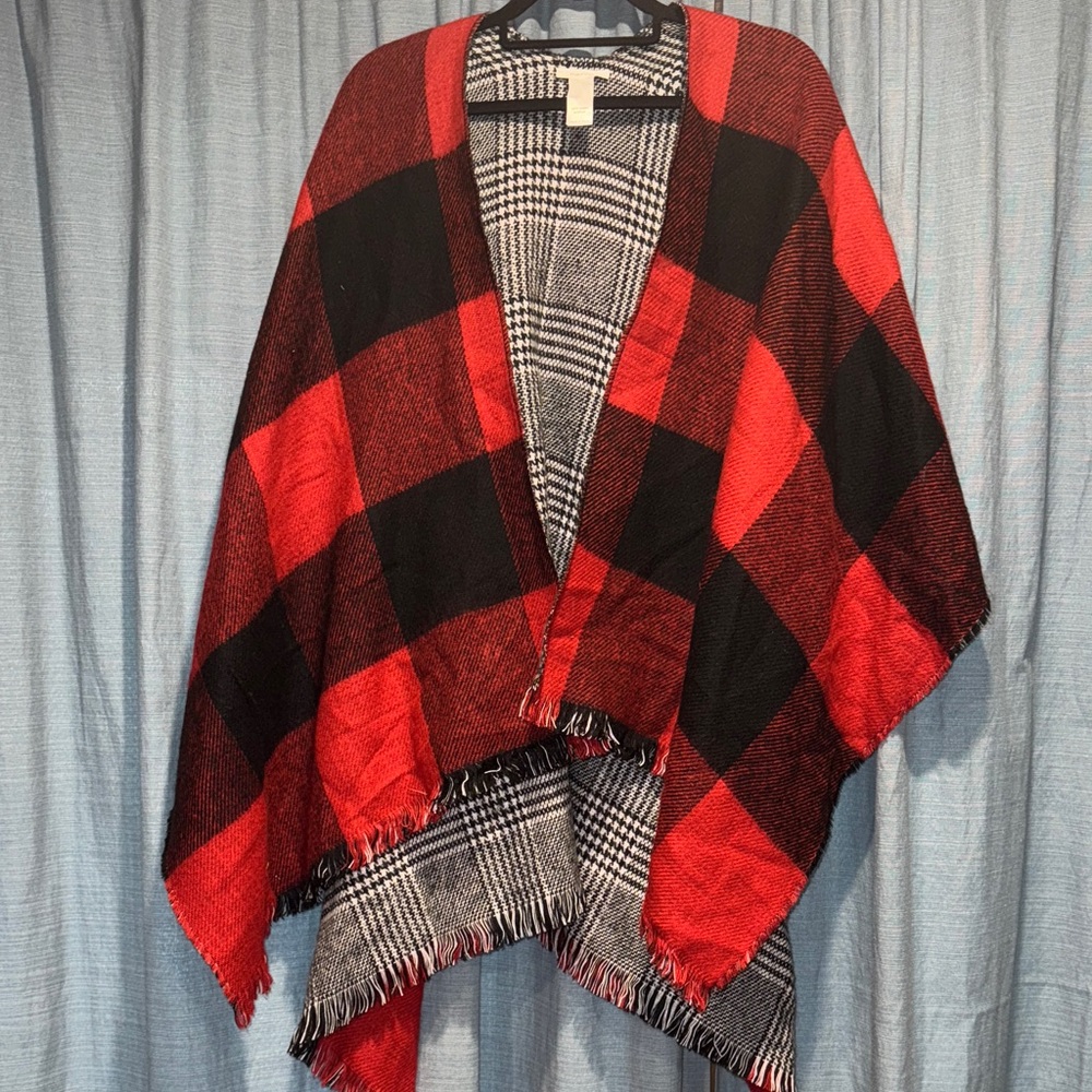 Maurices Monochrome Houndstooth Poncho